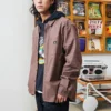 Camisa de manga comprida com botões e bolsos de carpinteiro Tamanhos asiáticos “Castanha do Brasil”