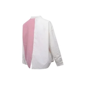 Camisa de manga comprida com padrão de flores, logótipo pequeno e blocos de cor, branca e rosa Camisa de manga comprida com padrão de flores, logótipo pequeno e blocos de cor, branca e rosa