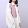 Camisa de manga comprida com padrão de flores, logótipo pequeno e blocos de cor, branca e rosa