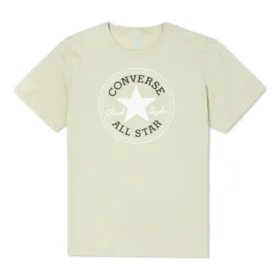 Camiseta com patch Chuck Tamanhos asiáticos “Olive Aura” Camiseta com patch Chuck Tamanhos asiáticos “Olive Aura”