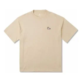 Camiseta de corte largo com patch de tênis Go-To Tamanhos asiáticos “Open Sesame” Camiseta de corte largo com patch de tênis Go-To Tamanhos asiáticos “Open Sesame”