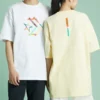 Camiseta esportiva com estampa, gola redonda e manga curta, amarelo claro