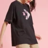 Camiseta folgada com estampa, gola redonda e manga curta, preta