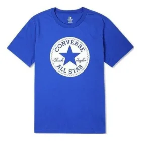 Camiseta Go-To Chuck Taylor Patch Standard Fit Tamanhos asiáticos “Azul” Camiseta Go-To Chuck Taylor Patch Standard Fit Tamanhos asiáticos “Azul”