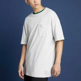 Camiseta Oversized com Gola Redonda e Bolso Renew Tamanhos Ásia “Beige” Camiseta Oversized com Gola Redonda e Bolso Renew Tamanhos Ásia “Beige”