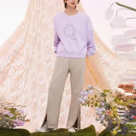 Camisola com gola redonda e padrão floral Tamanhos asiáticos “Lilac” Camisola com gola redonda e padrão floral Tamanhos asiáticos “Lilac”