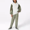Característica: Irregular, Cores Contrastantes, Malha, Moletom com Capuz Solto, Retro, Branco