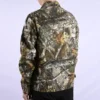 Casaco com estampa de camuflagem em toda a superfície