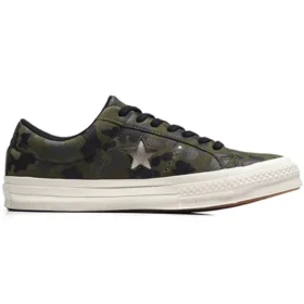 Estampa de camuflagem verde com uma estrela One Star