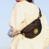 Mochila tipo sling acolchoada “Preto”