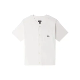T-shirt com botões e logótipo Chuck Taylor Tamanhos asiáticos “Branco” T-shirt com botões e logótipo Chuck Taylor Tamanhos asiáticos “Branco”