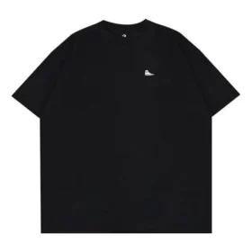 T-shirt com patch Go-To Sneaker Tamanhos asiáticos “Preto” T-shirt com patch Go-To Sneaker Tamanhos asiáticos “Preto”
