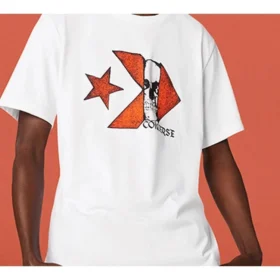 T-shirt de manga curta com logótipo Chuck Taylor Skull Tamanhos asiáticos “Branco” T-shirt de manga curta com logótipo Chuck Taylor Skull Tamanhos asiáticos “Branco”